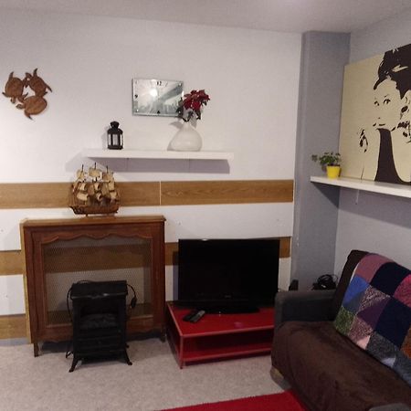 Guesthouse Familial Pour 2,3,4 Personnes De 44M2- Accessible Handic -Rez De Chaussee-Vues Sur Rue Et Patio Prive - Sejour, Chambre Separee-Cuisine,Salle De Bain,Lit Double Et Canape-Lit 2Pers-Entree De La Rue Berzelius-5 Minutes Du Metro Brochant-Lig 파리 외부 사진