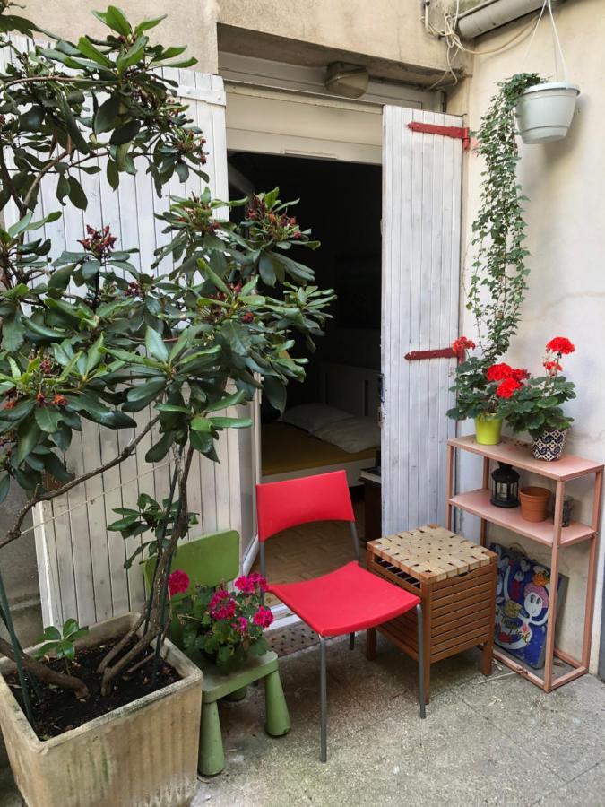 Guesthouse Familial Pour 2,3,4 Personnes De 44M2- Accessible Handic -Rez De Chaussee-Vues Sur Rue Et Patio Prive - Sejour, Chambre Separee-Cuisine,Salle De Bain,Lit Double Et Canape-Lit 2Pers-Entree De La Rue Berzelius-5 Minutes Du Metro Brochant-Lig 파리 외부 사진