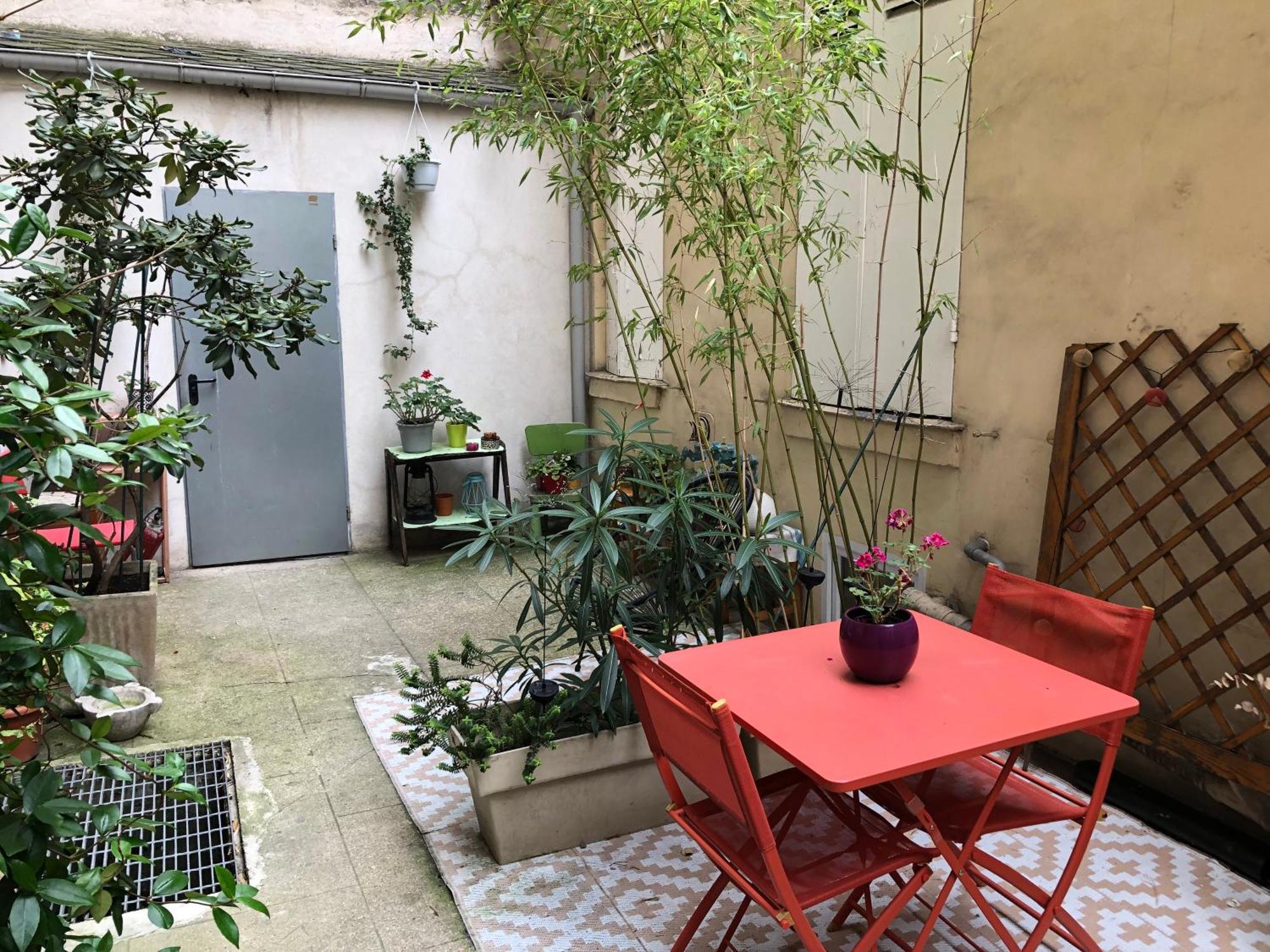 Guesthouse Familial Pour 2,3,4 Personnes De 44M2- Accessible Handic -Rez De Chaussee-Vues Sur Rue Et Patio Prive - Sejour, Chambre Separee-Cuisine,Salle De Bain,Lit Double Et Canape-Lit 2Pers-Entree De La Rue Berzelius-5 Minutes Du Metro Brochant-Lig 파리 외부 사진