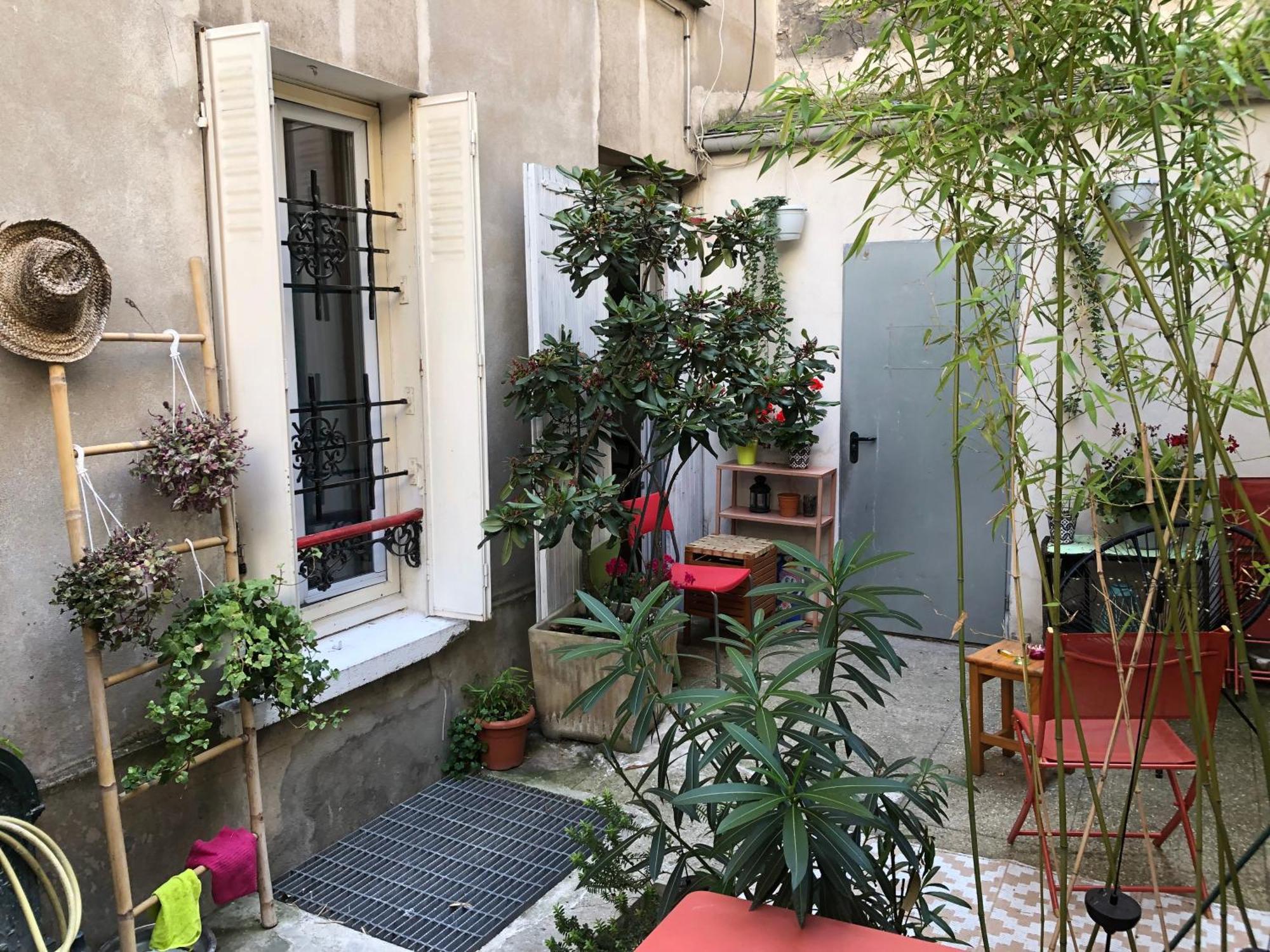 Guesthouse Familial Pour 2,3,4 Personnes De 44M2- Accessible Handic -Rez De Chaussee-Vues Sur Rue Et Patio Prive - Sejour, Chambre Separee-Cuisine,Salle De Bain,Lit Double Et Canape-Lit 2Pers-Entree De La Rue Berzelius-5 Minutes Du Metro Brochant-Lig 파리 외부 사진