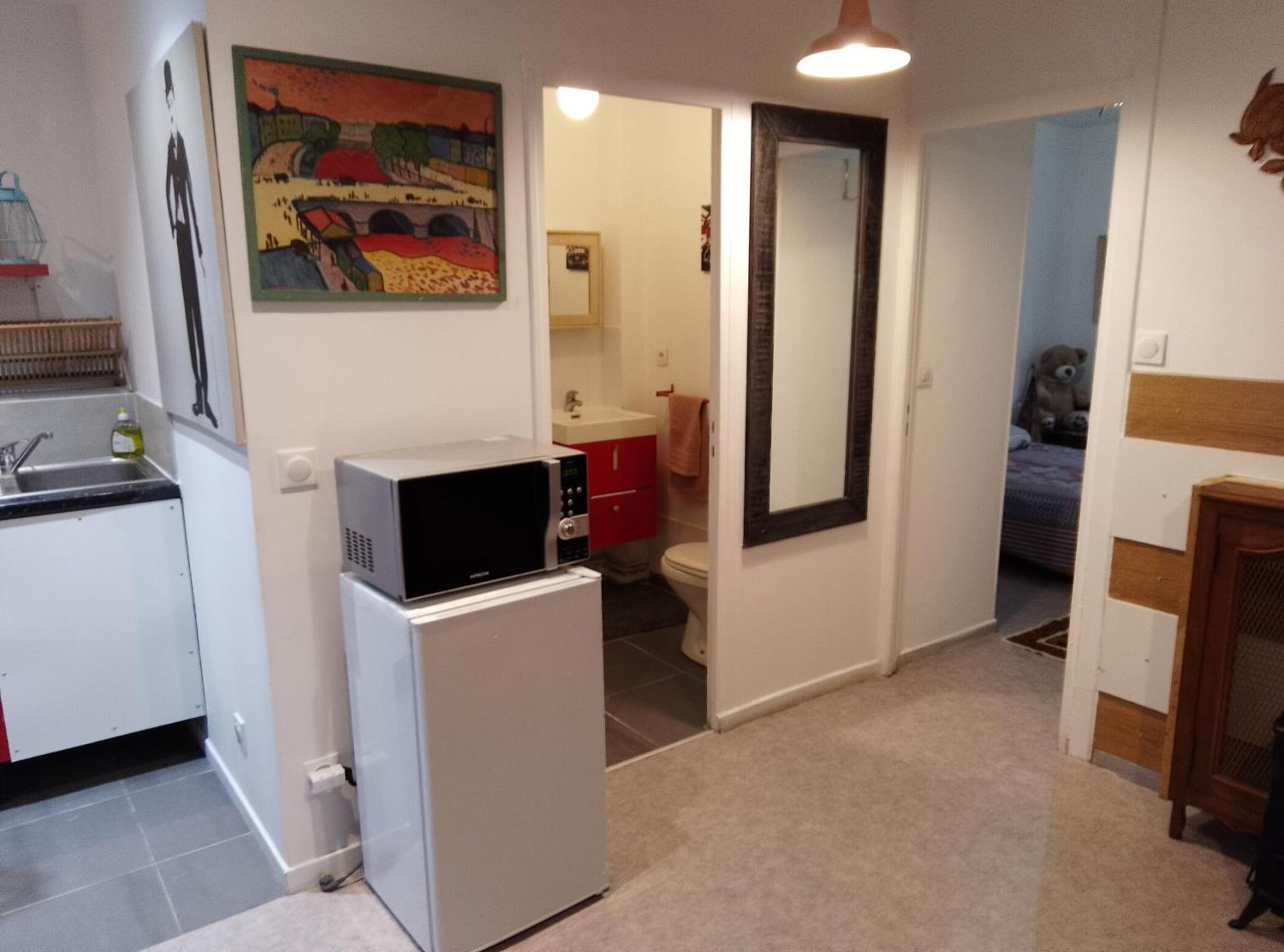 Guesthouse Familial Pour 2,3,4 Personnes De 44M2- Accessible Handic -Rez De Chaussee-Vues Sur Rue Et Patio Prive - Sejour, Chambre Separee-Cuisine,Salle De Bain,Lit Double Et Canape-Lit 2Pers-Entree De La Rue Berzelius-5 Minutes Du Metro Brochant-Lig 파리 외부 사진
