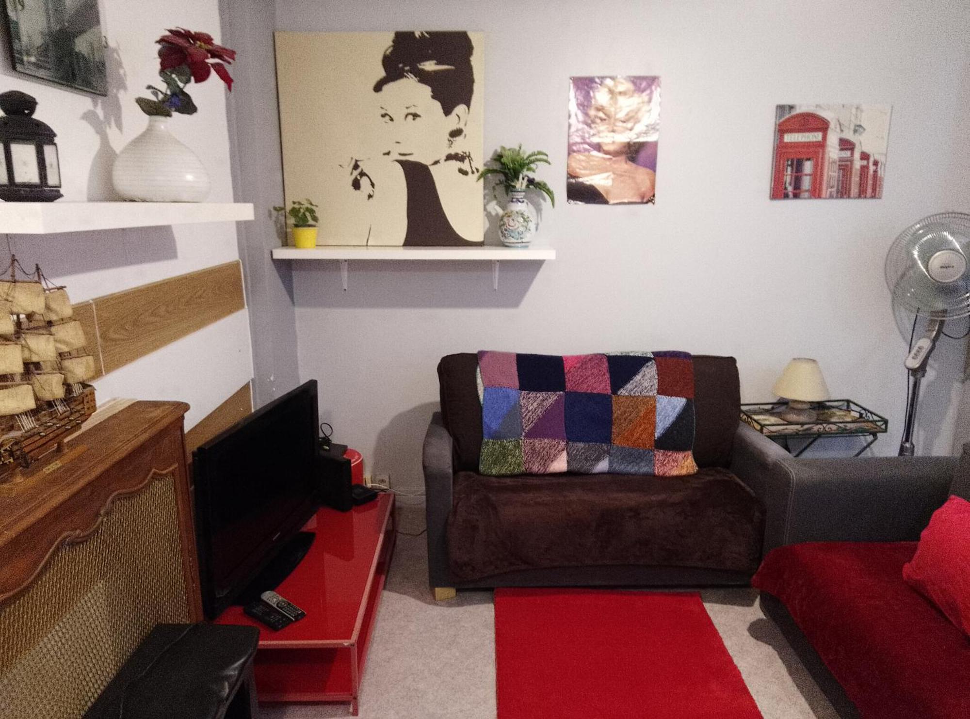 Guesthouse Familial Pour 2,3,4 Personnes De 44M2- Accessible Handic -Rez De Chaussee-Vues Sur Rue Et Patio Prive - Sejour, Chambre Separee-Cuisine,Salle De Bain,Lit Double Et Canape-Lit 2Pers-Entree De La Rue Berzelius-5 Minutes Du Metro Brochant-Lig 파리 외부 사진