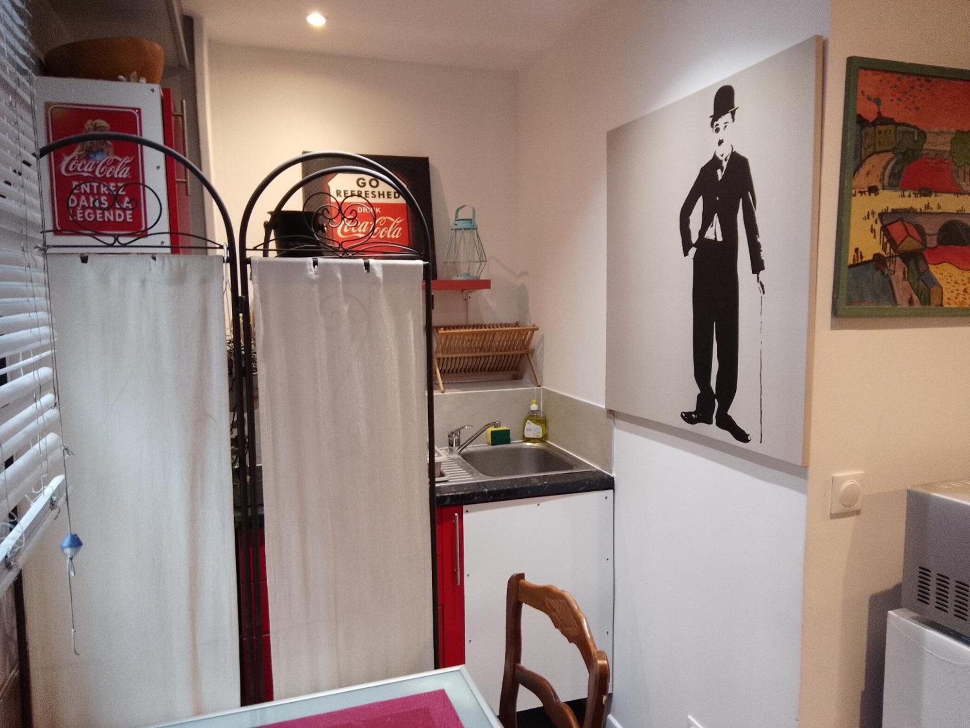 Guesthouse Familial Pour 2,3,4 Personnes De 44M2- Accessible Handic -Rez De Chaussee-Vues Sur Rue Et Patio Prive - Sejour, Chambre Separee-Cuisine,Salle De Bain,Lit Double Et Canape-Lit 2Pers-Entree De La Rue Berzelius-5 Minutes Du Metro Brochant-Lig 파리 외부 사진
