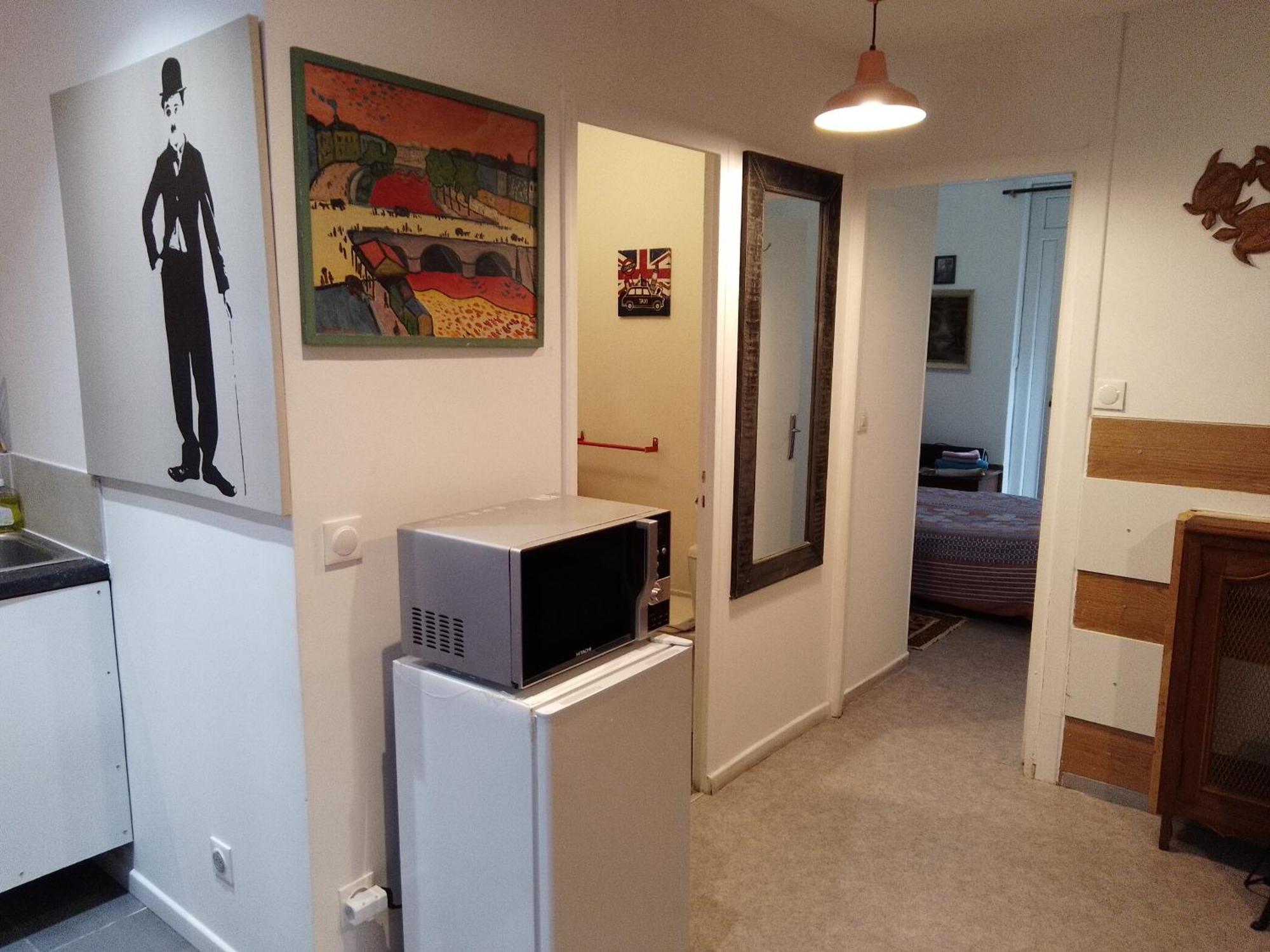Guesthouse Familial Pour 2,3,4 Personnes De 44M2- Accessible Handic -Rez De Chaussee-Vues Sur Rue Et Patio Prive - Sejour, Chambre Separee-Cuisine,Salle De Bain,Lit Double Et Canape-Lit 2Pers-Entree De La Rue Berzelius-5 Minutes Du Metro Brochant-Lig 파리 외부 사진