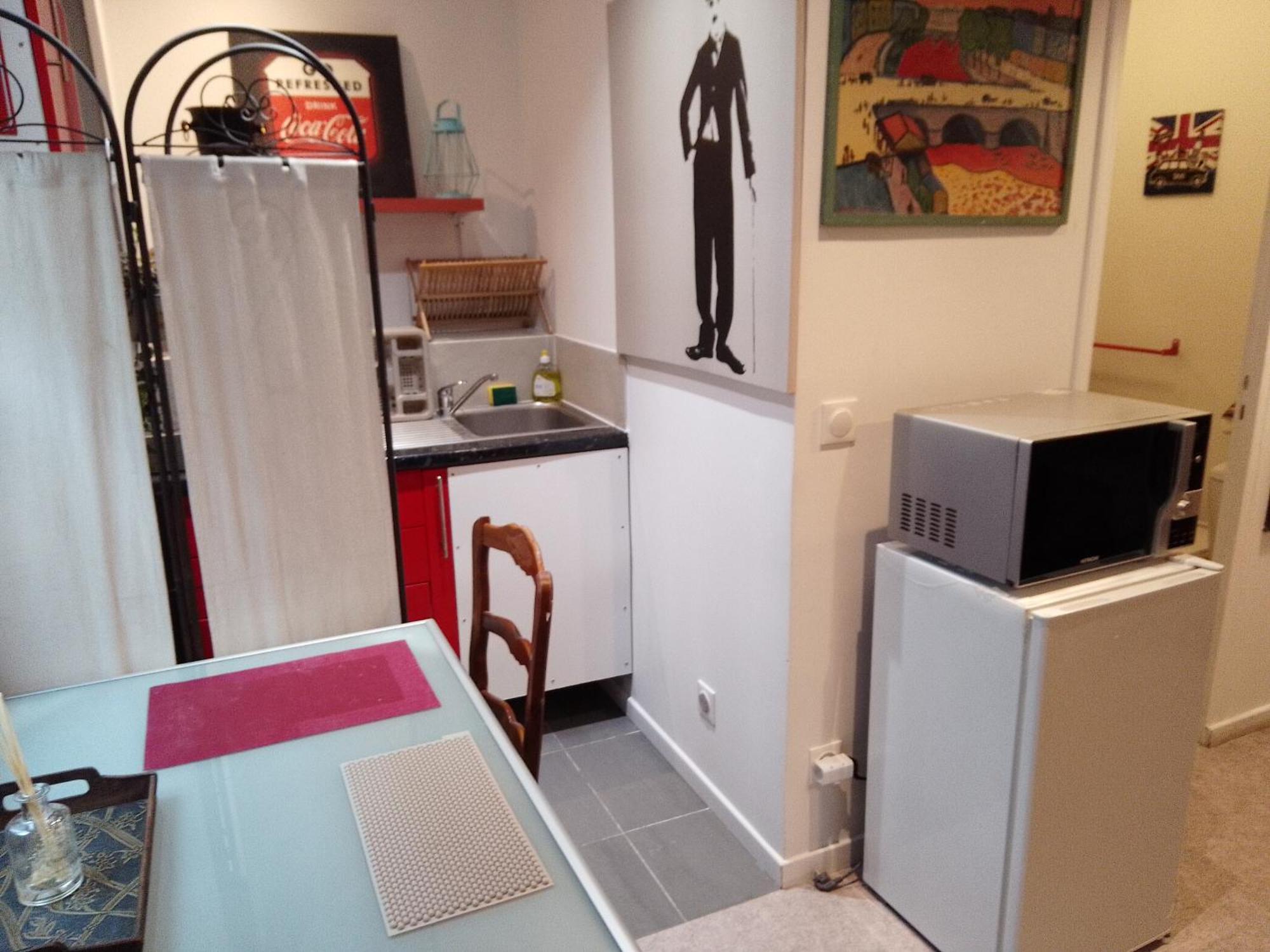 Guesthouse Familial Pour 2,3,4 Personnes De 44M2- Accessible Handic -Rez De Chaussee-Vues Sur Rue Et Patio Prive - Sejour, Chambre Separee-Cuisine,Salle De Bain,Lit Double Et Canape-Lit 2Pers-Entree De La Rue Berzelius-5 Minutes Du Metro Brochant-Lig 파리 외부 사진